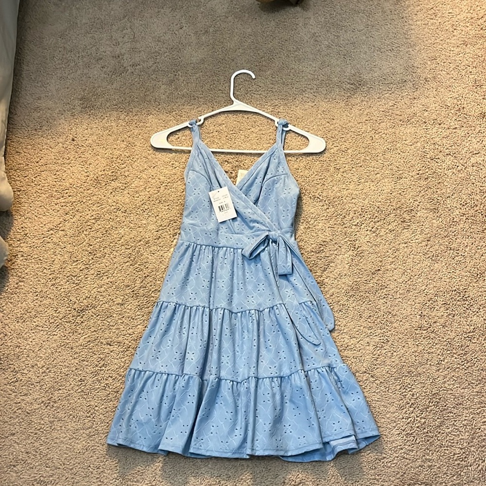 Super cute blue dress!